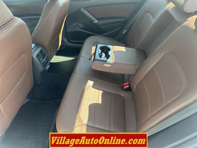 Used 2022 Volkswagen Passat 2.0T SE FWD image 32