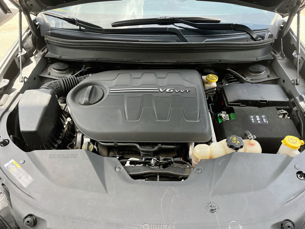 Used 2019 Jeep Cherokee Limited w/ Technology Group FWD image 30