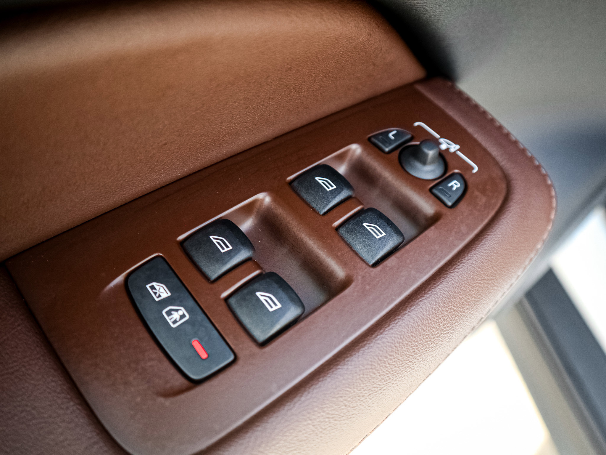 Used 2025 Volvo V60 B5 Cross Country Plus image 15