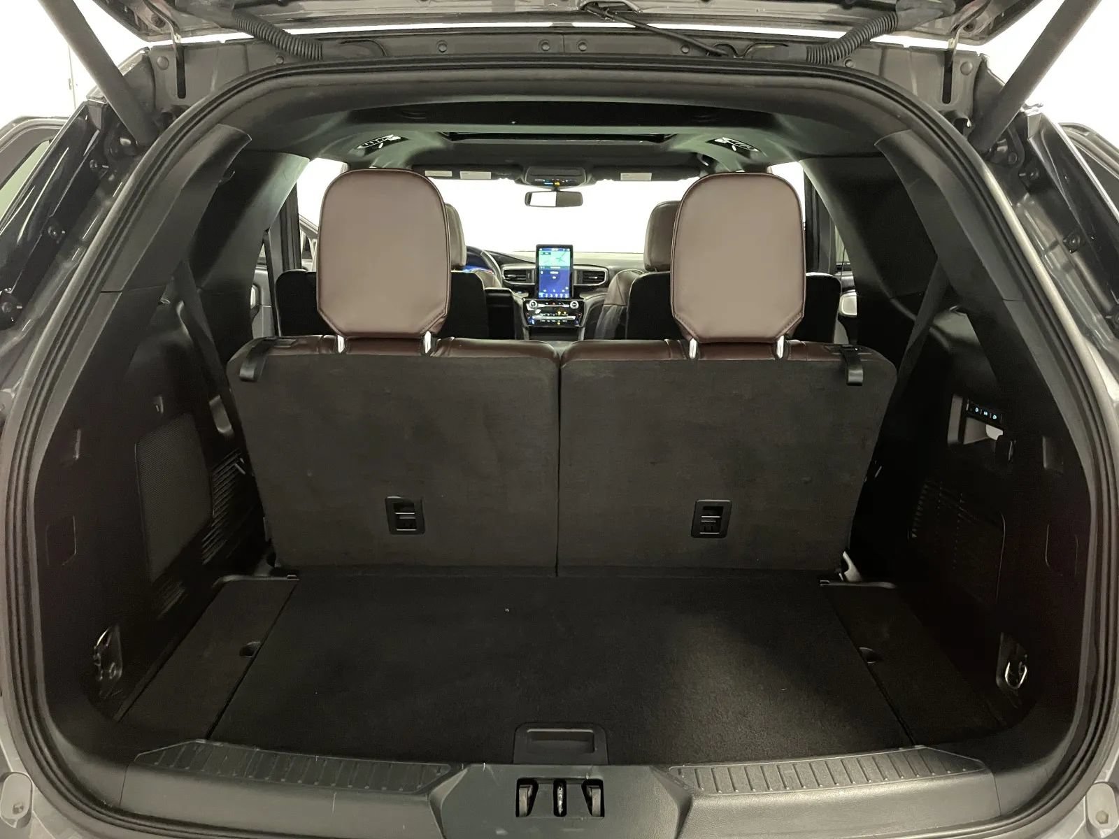 Used 2023 Ford Explorer Platinum w/ Technology Package AWD/4WD image 43