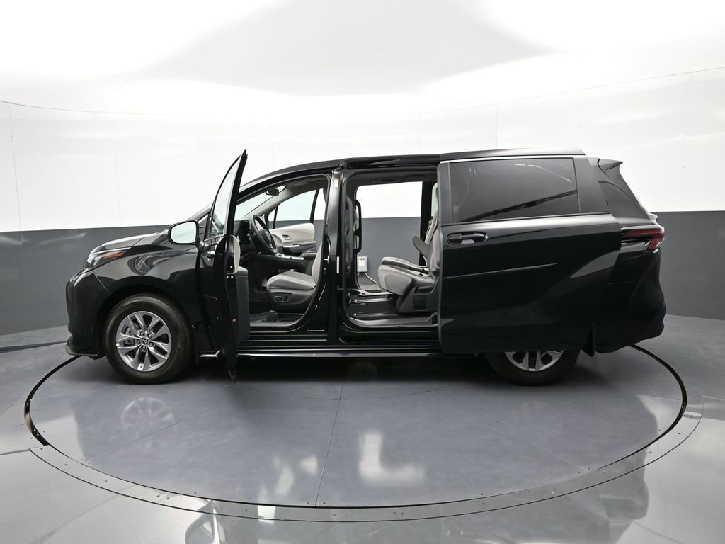 Used 2024 Toyota Sienna LE w/ Protection Package (TMS) AWD/4WD image 39