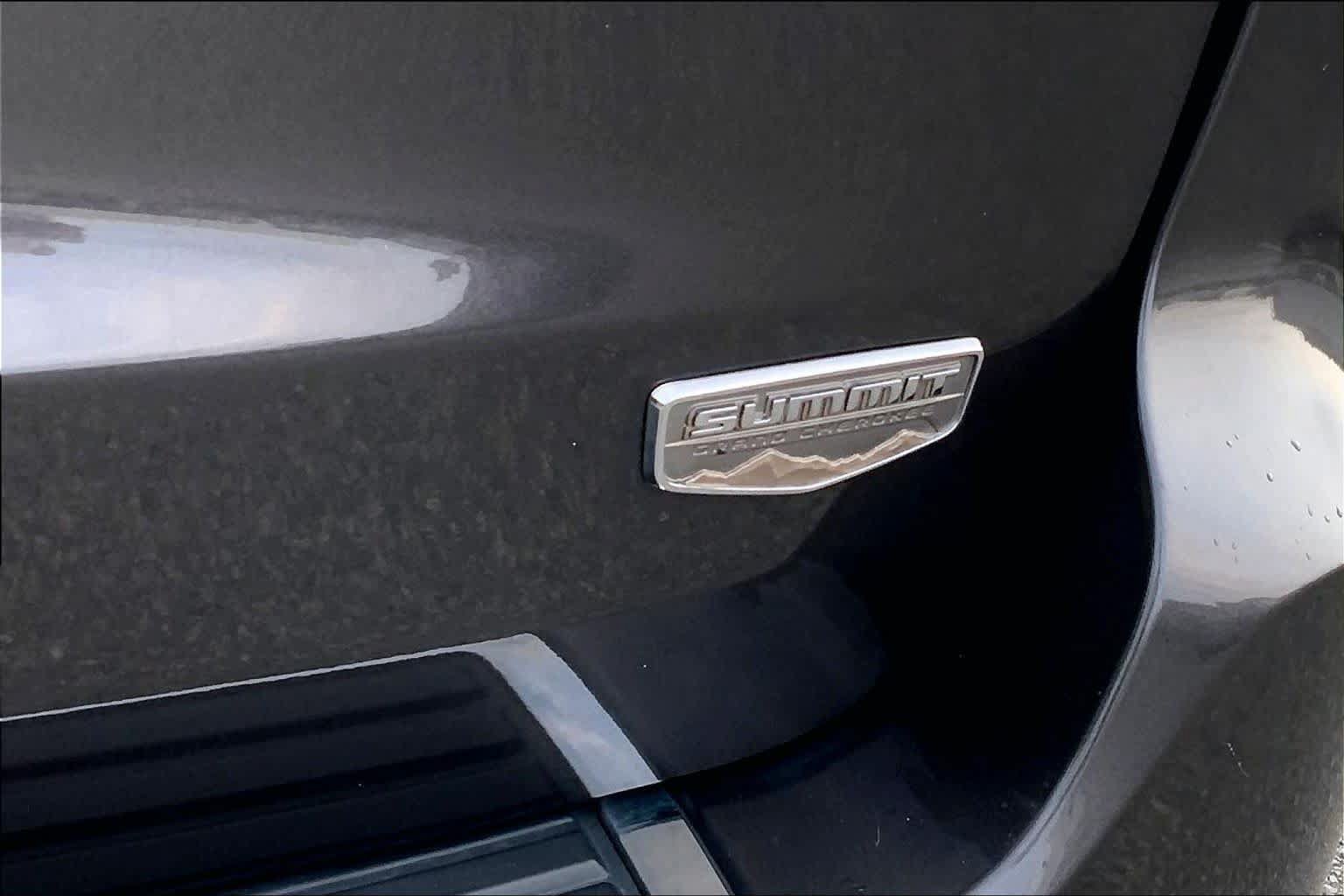 Used 2020 Jeep Grand Cherokee Summit AWD/4WD image 10