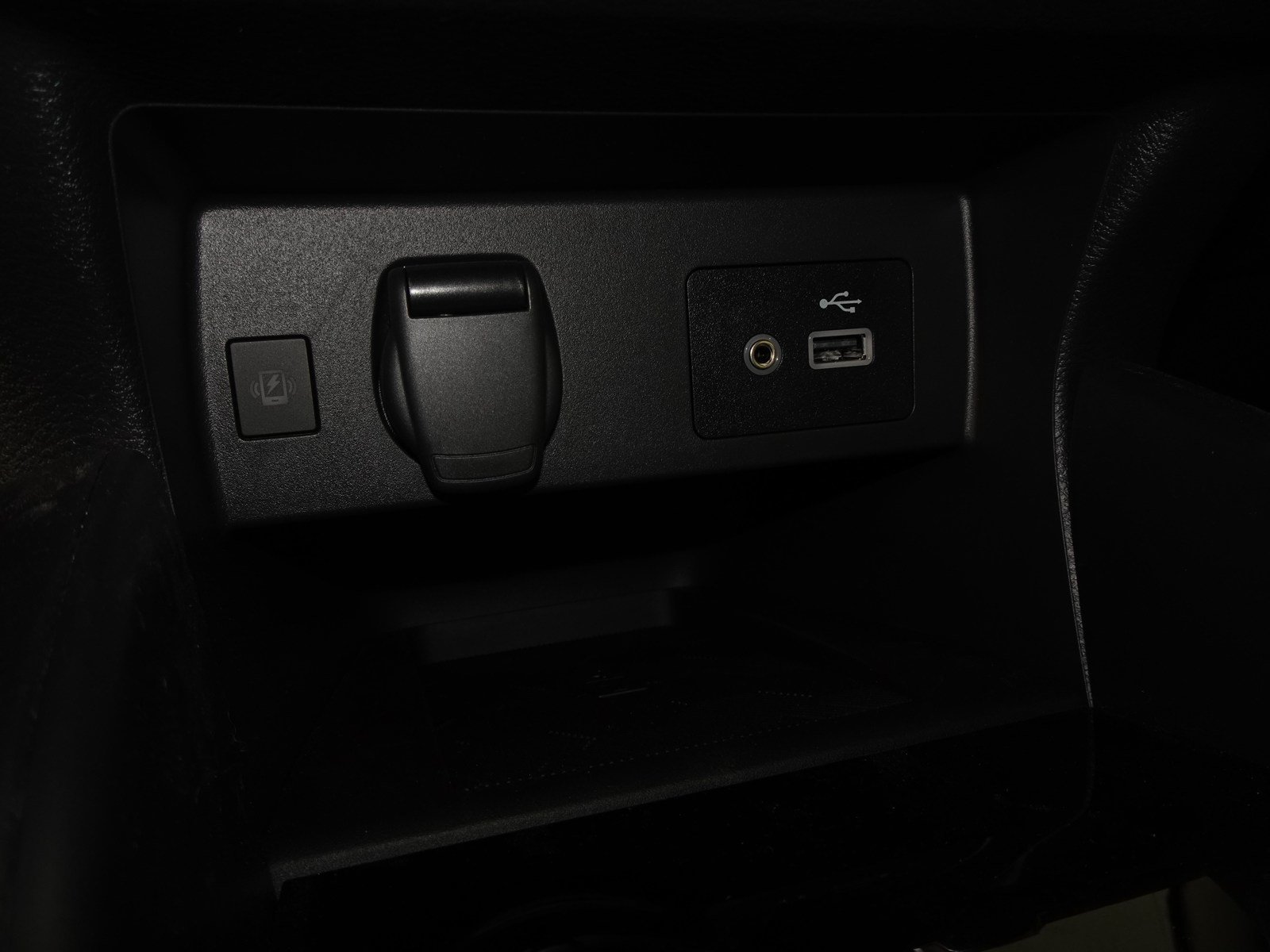 New 2025 Nissan Versa SV w/ Trunk Package FWD image 27