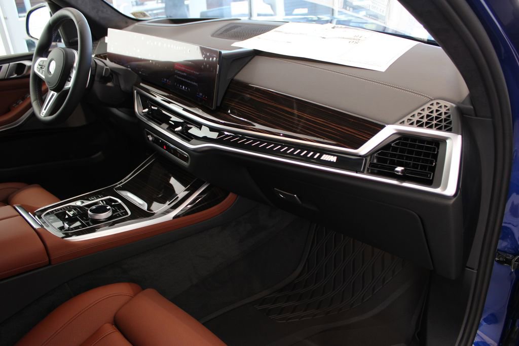 Used 2025 BMW X7 M60i AWD/4WD image 46