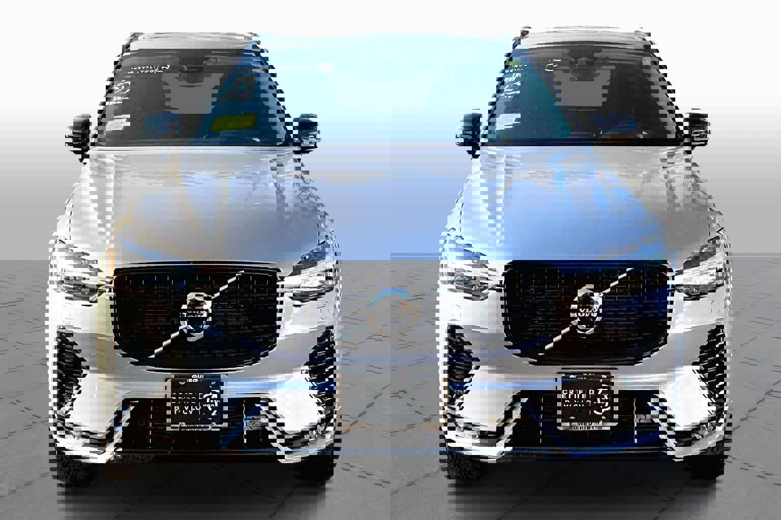 Certified 2023 Volvo XC60 B5 Plus w/ Climate Package image 4