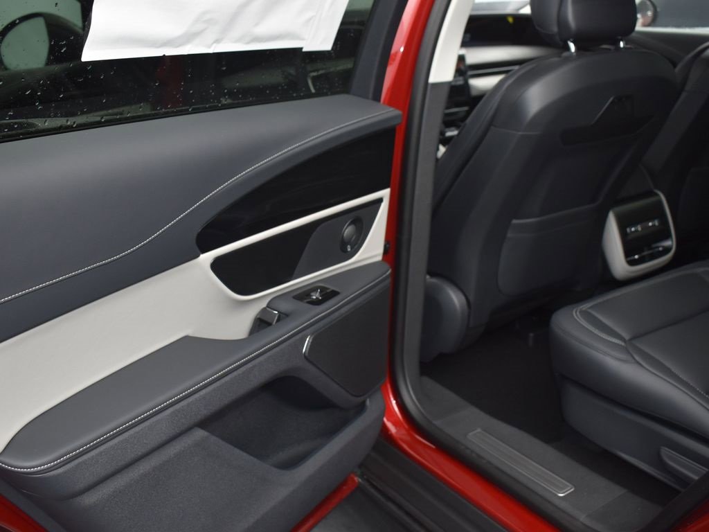 New 2025 Lincoln Nautilus Premier w/ Equipment Group 102A image 11