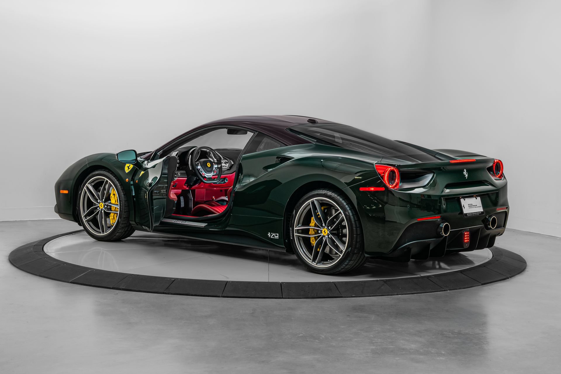 Certified 2018 Ferrari 488 GTB RWD image 2