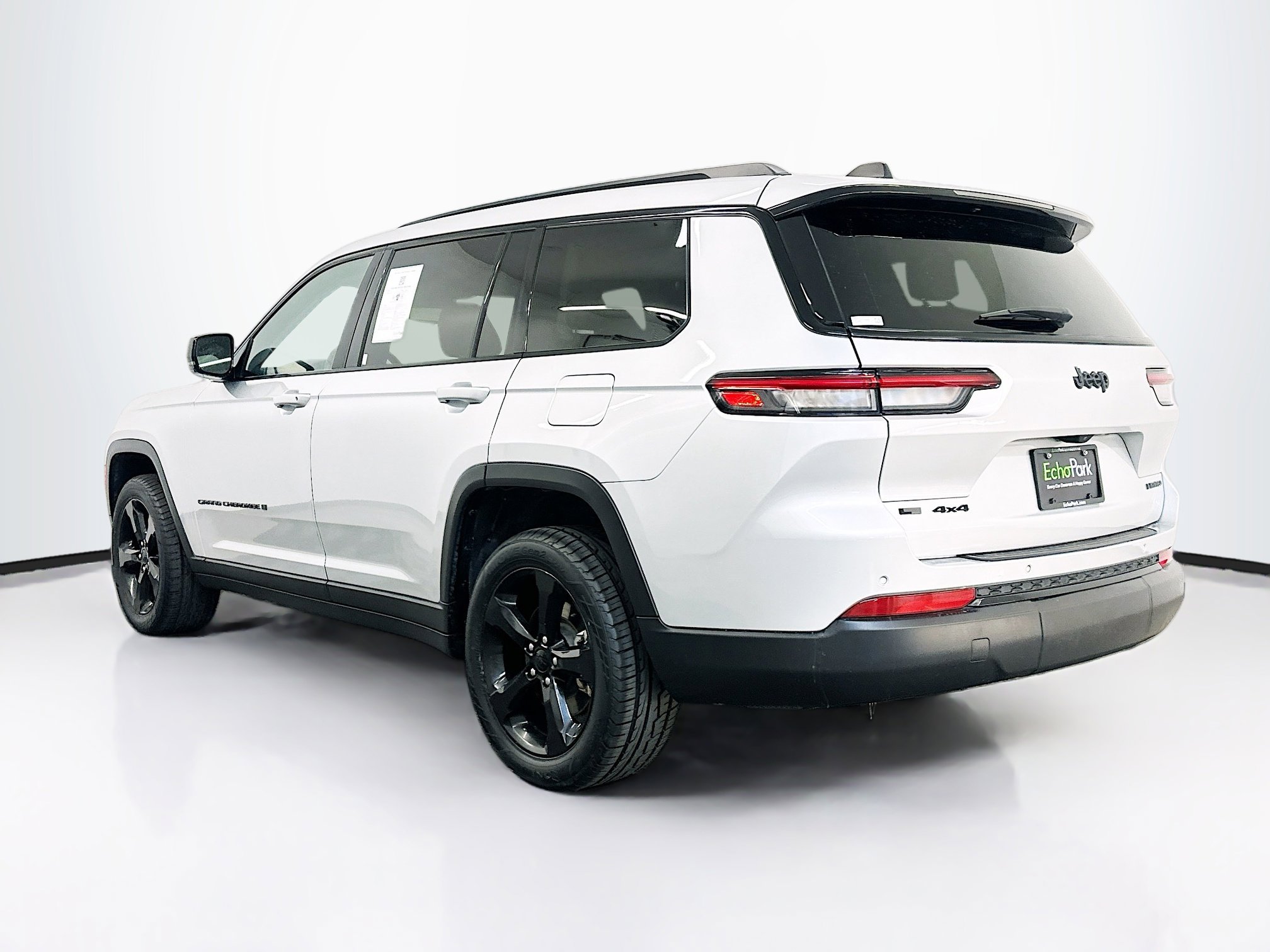 Used 2023 Jeep Grand Cherokee L Limited w/ Black Appearance Package image 5