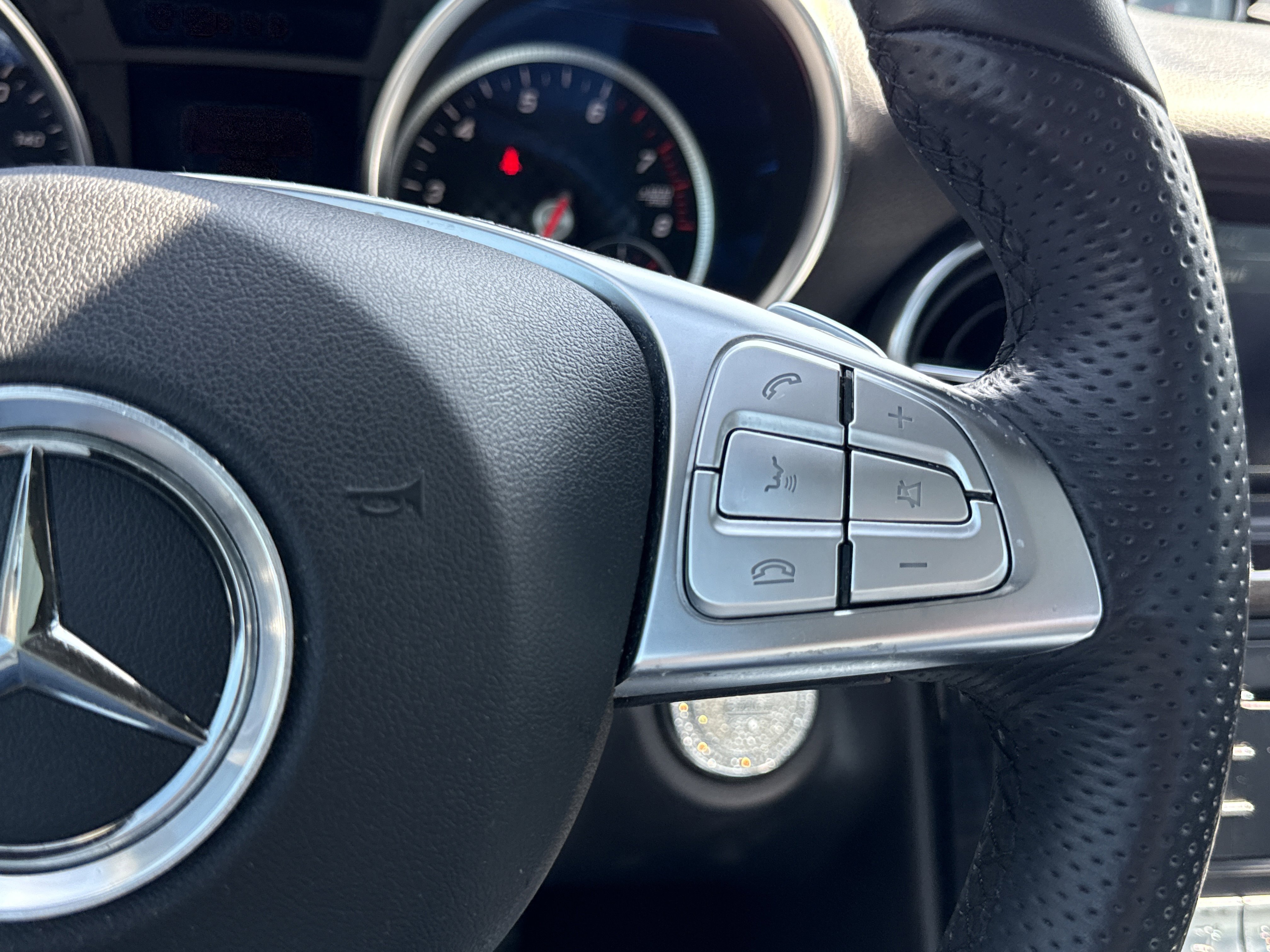 Used 2019 Mercedes-Benz SLC 300 w/ Premium Package image 23