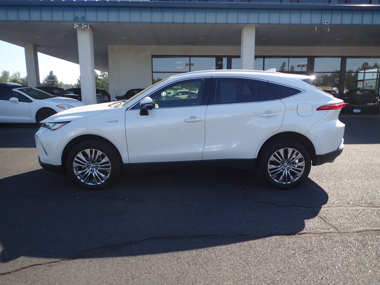 Used 2021 Toyota Venza XLE image 2