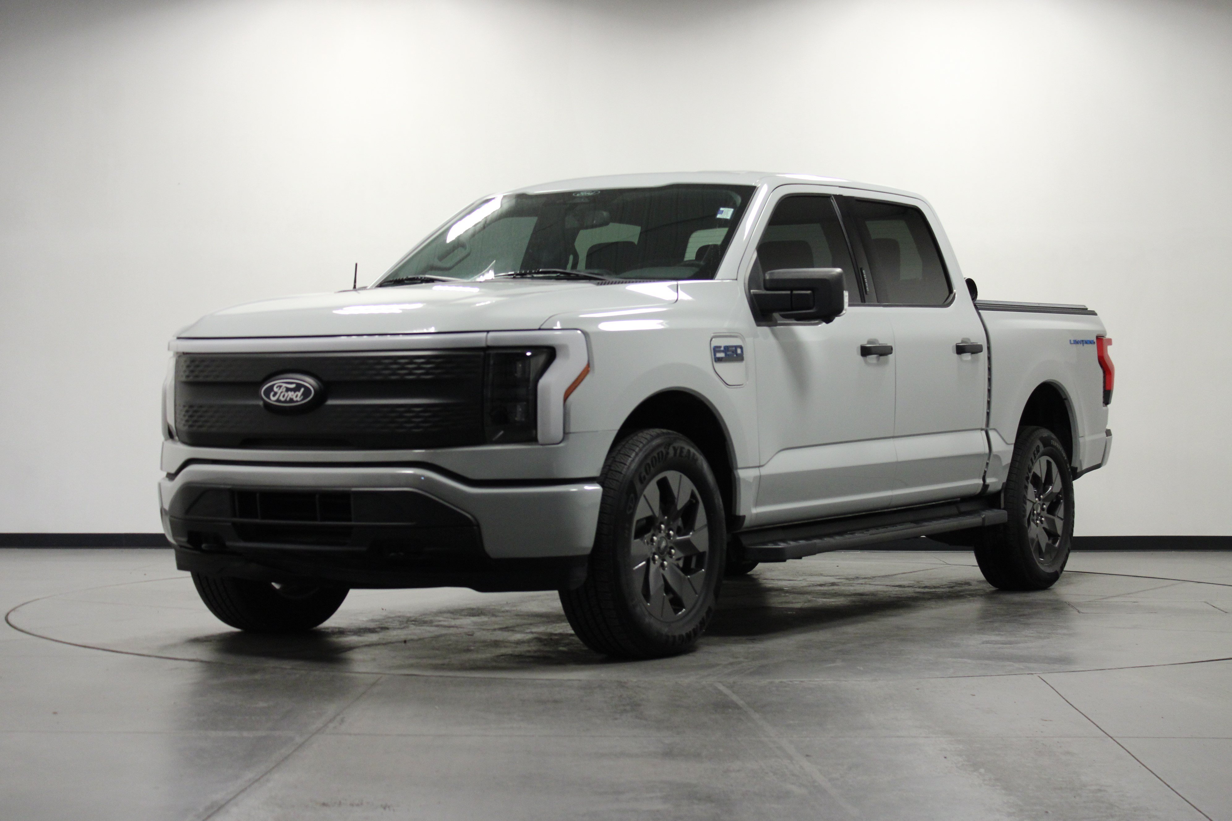 Used 2024 Ford F150 Lightning XLT AWD/4WD image 8