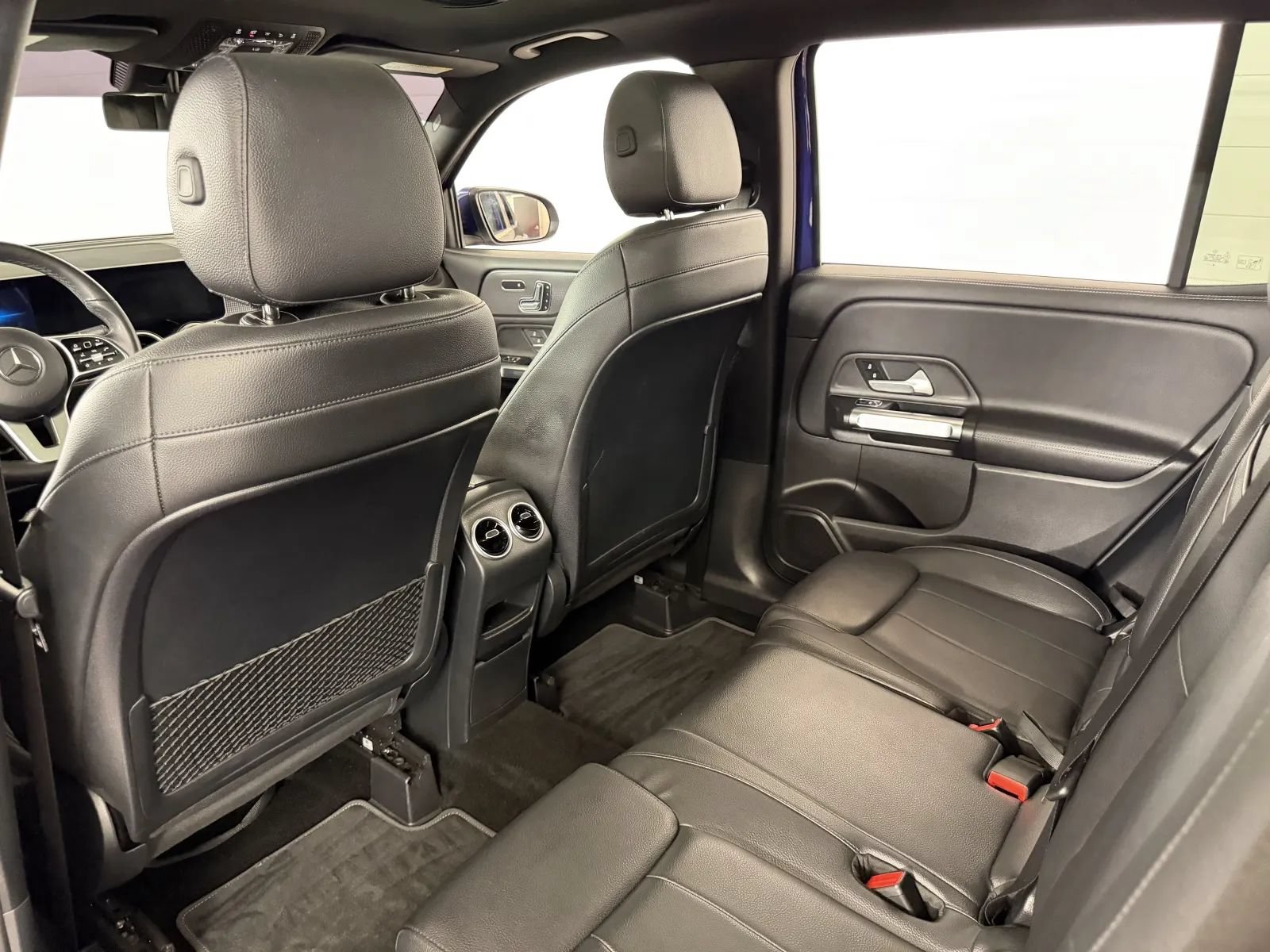 Used 2021 Mercedes-Benz GLB 250 4MATIC image 29