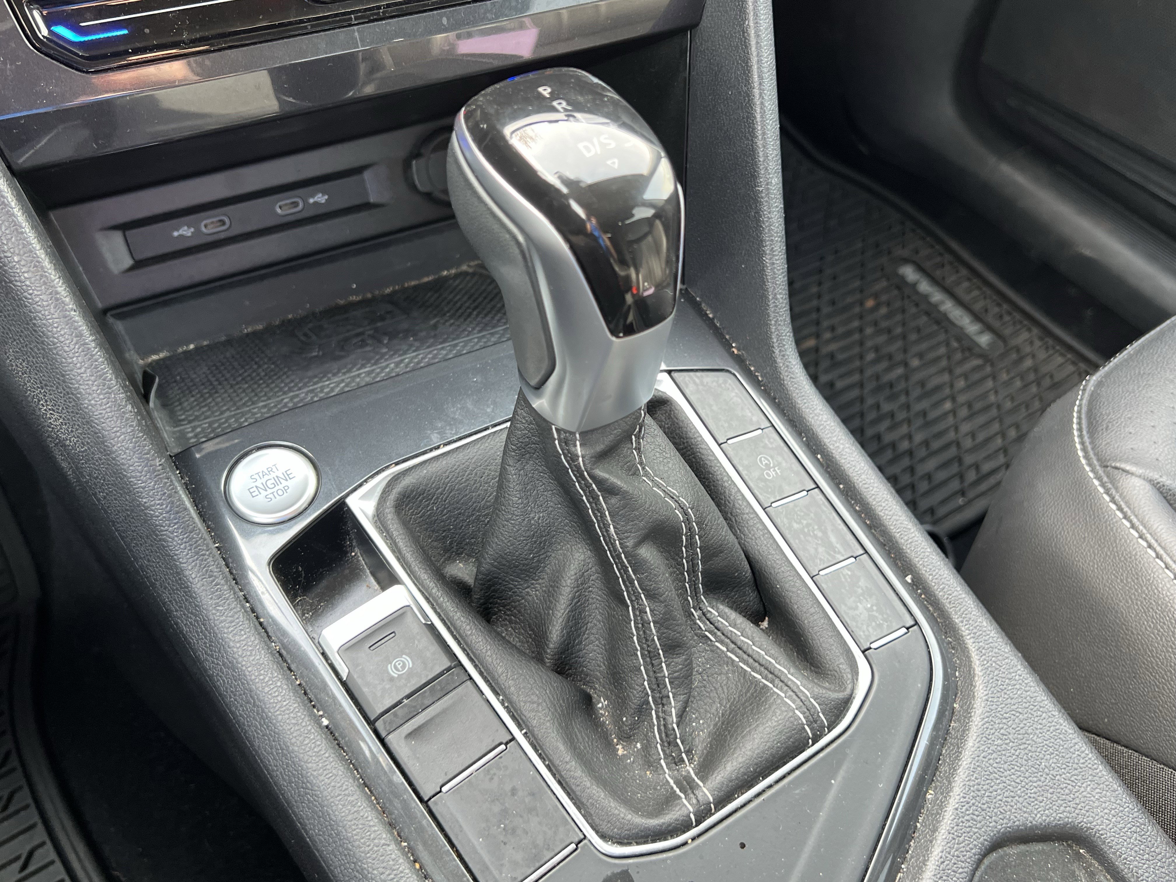 Used 2022 Volkswagen Tiguan SE FWD image 26