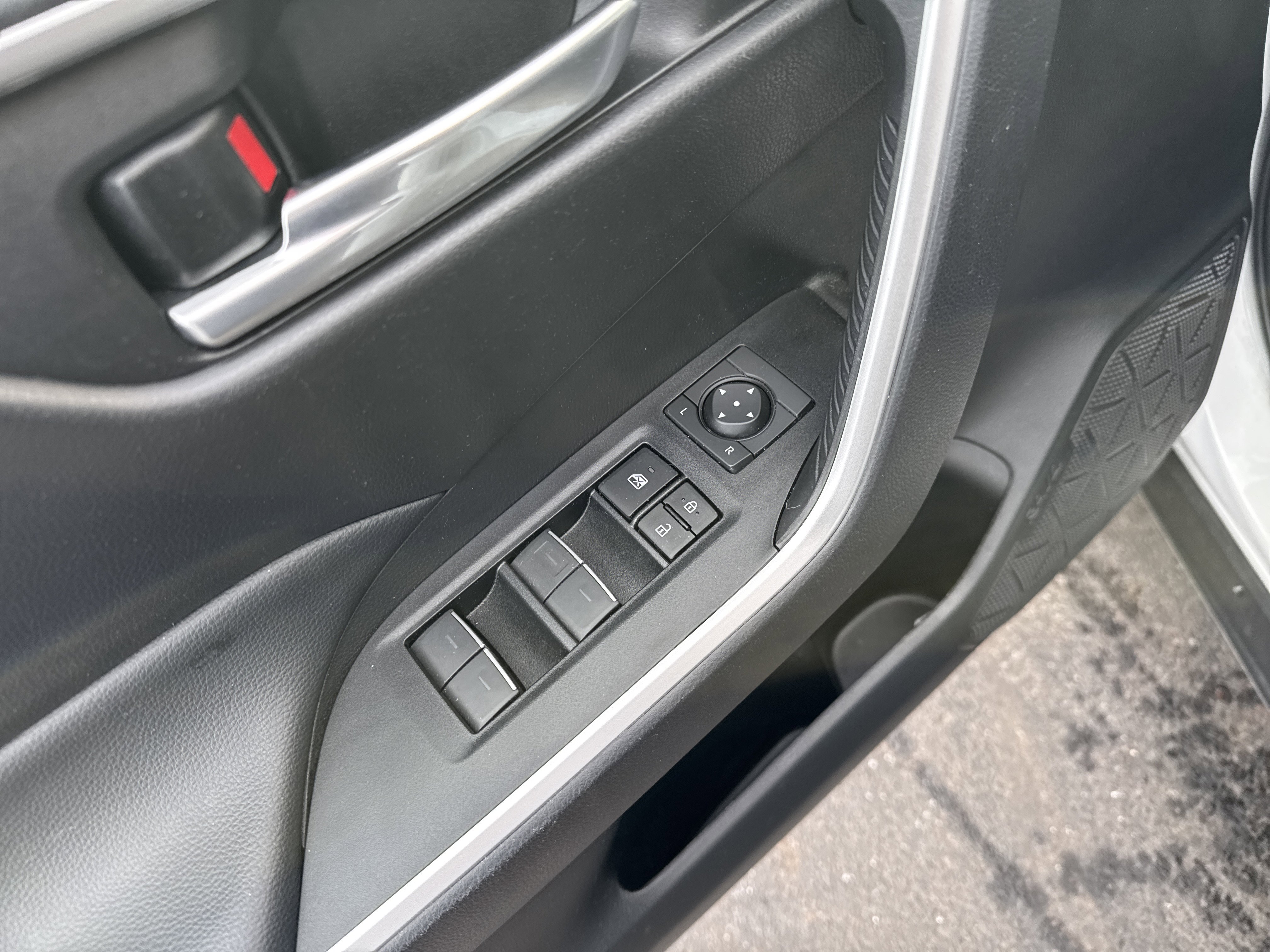 Used 2023 Toyota RAV4 XLE image 16