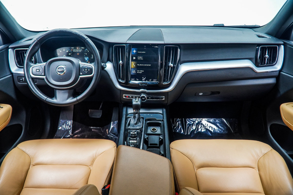 Used 2020 Volvo XC60 T5 Momentum w/ Protection Package Premier AWD/4WD image 6
