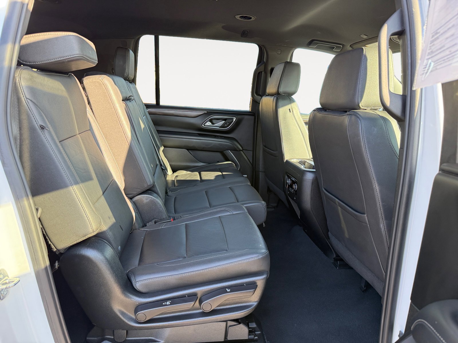 Used 2023 Chevrolet Suburban LT image 18