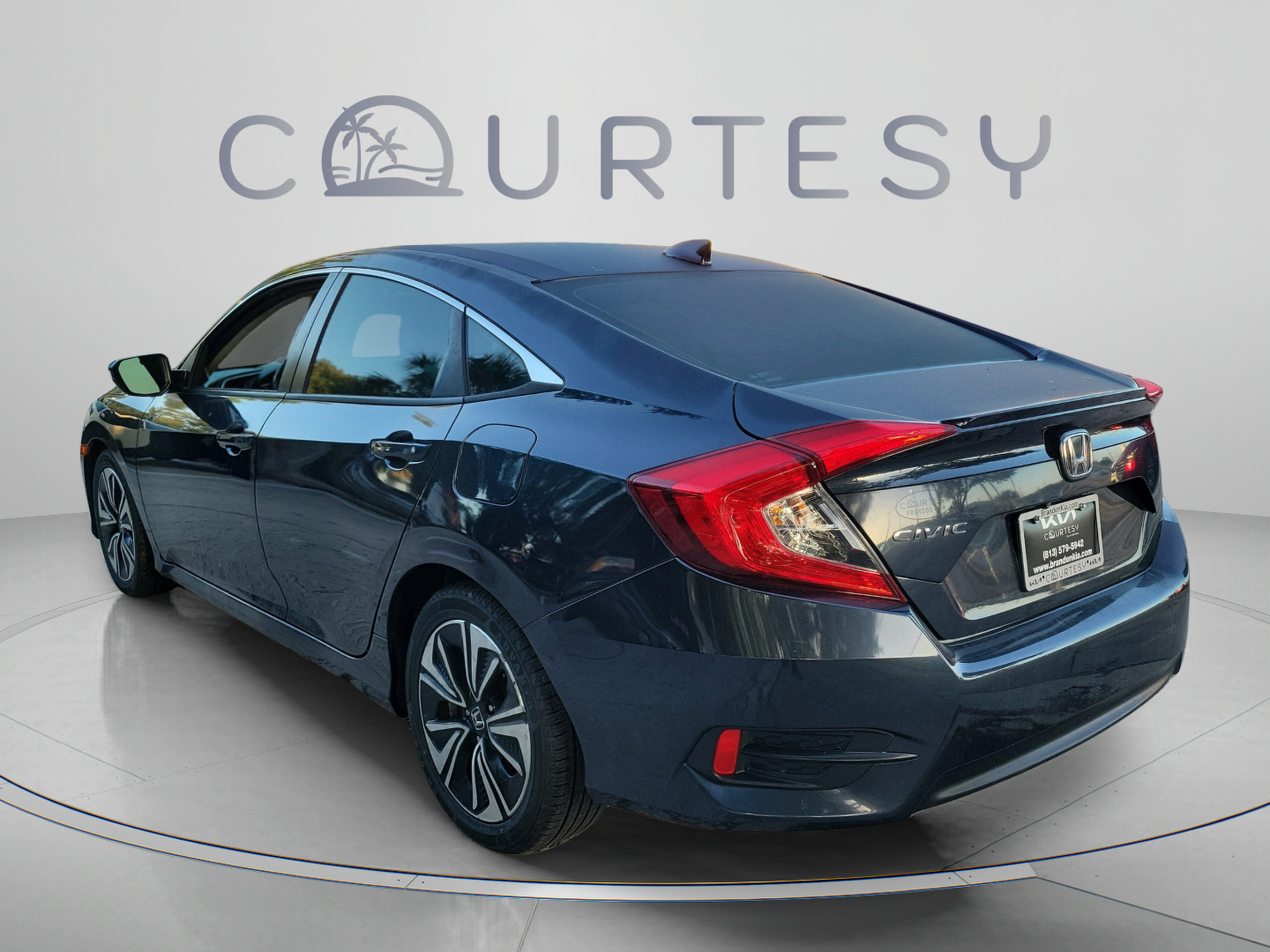 Used 2018 Honda Civic EX-L image 2
