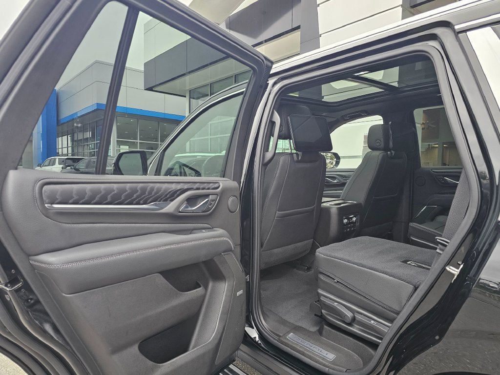 Used 2021 GMC Yukon Denali w/ Denali Ultimate Package AWD/4WD image 19