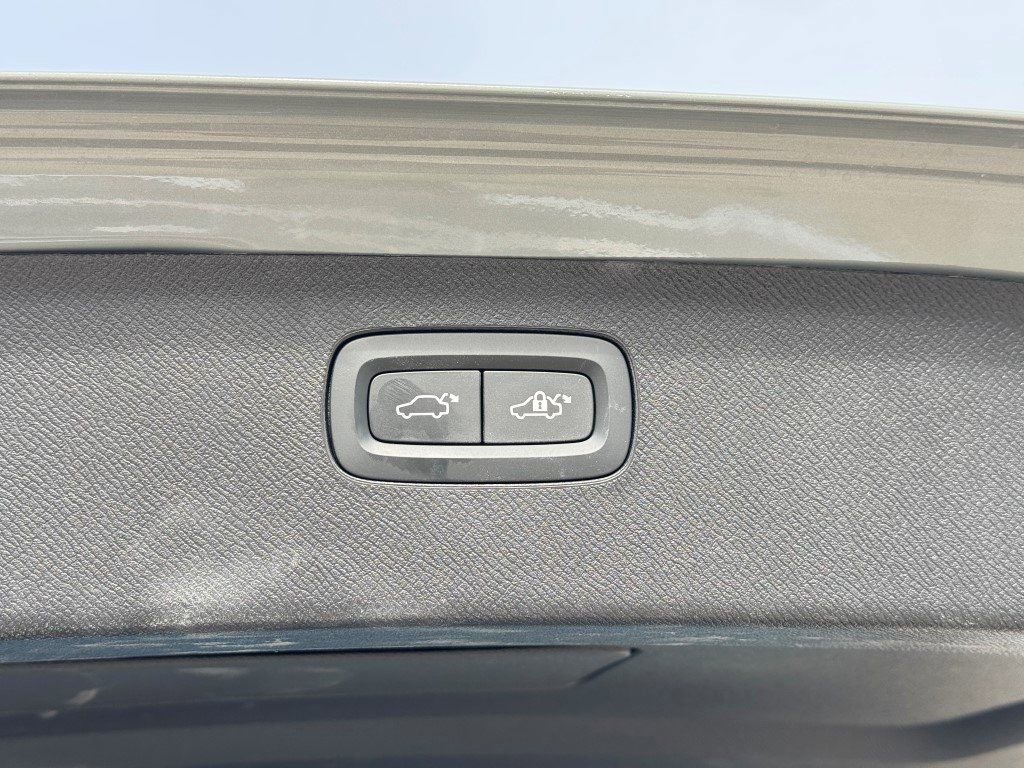 New 2026 Volvo XC90 B6 Plus w/ Protection Package Premier image 16