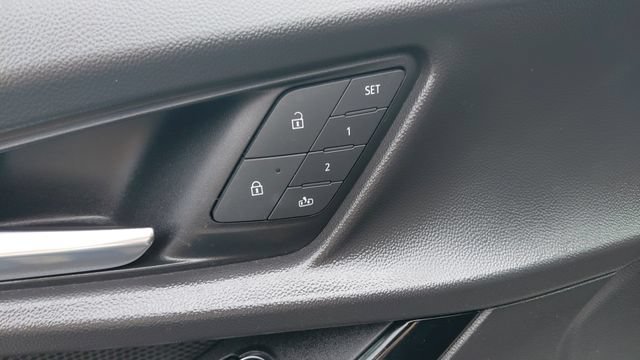 Used 2025 Chevrolet Equinox RS w/ Safety and Technology Package AWD/4WD image 23