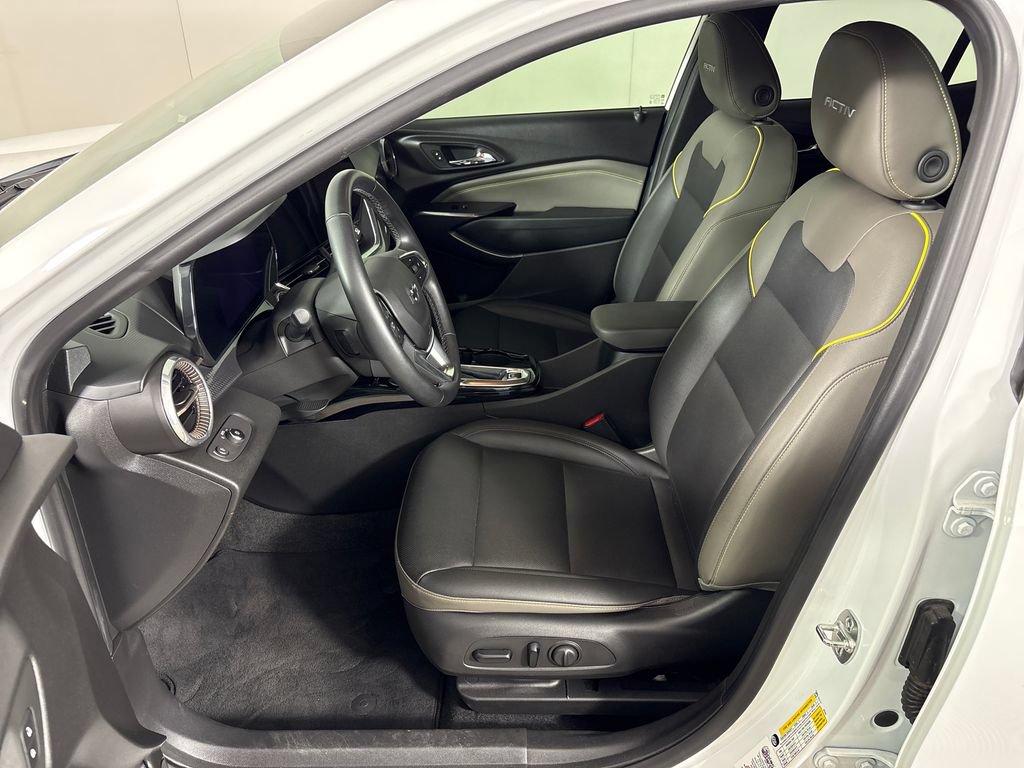 Used 2024 Chevrolet Trax ACTIV w/ Sunroof Package FWD image 26