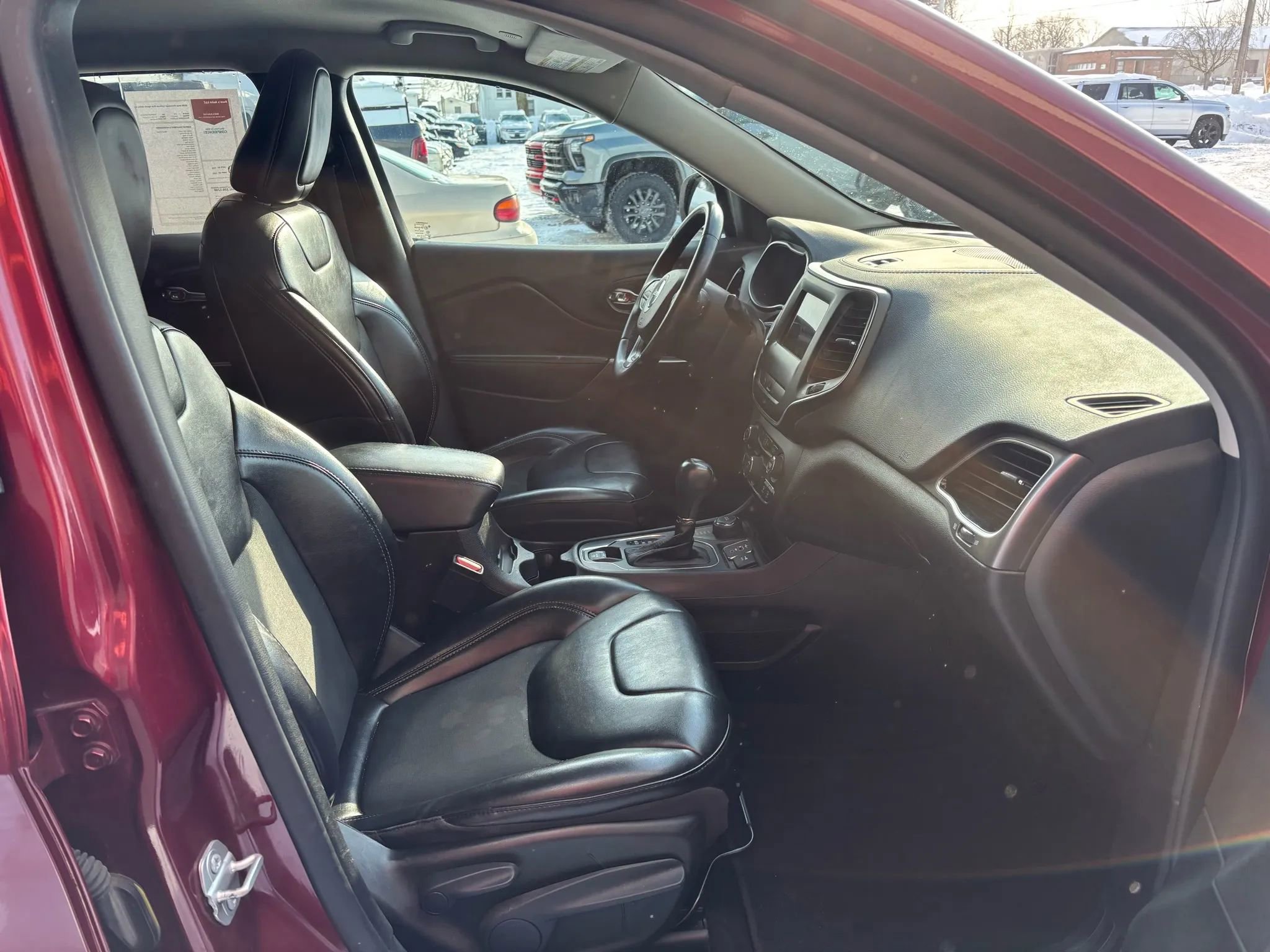 Used 2020 Jeep Cherokee Latitude Plus image 16