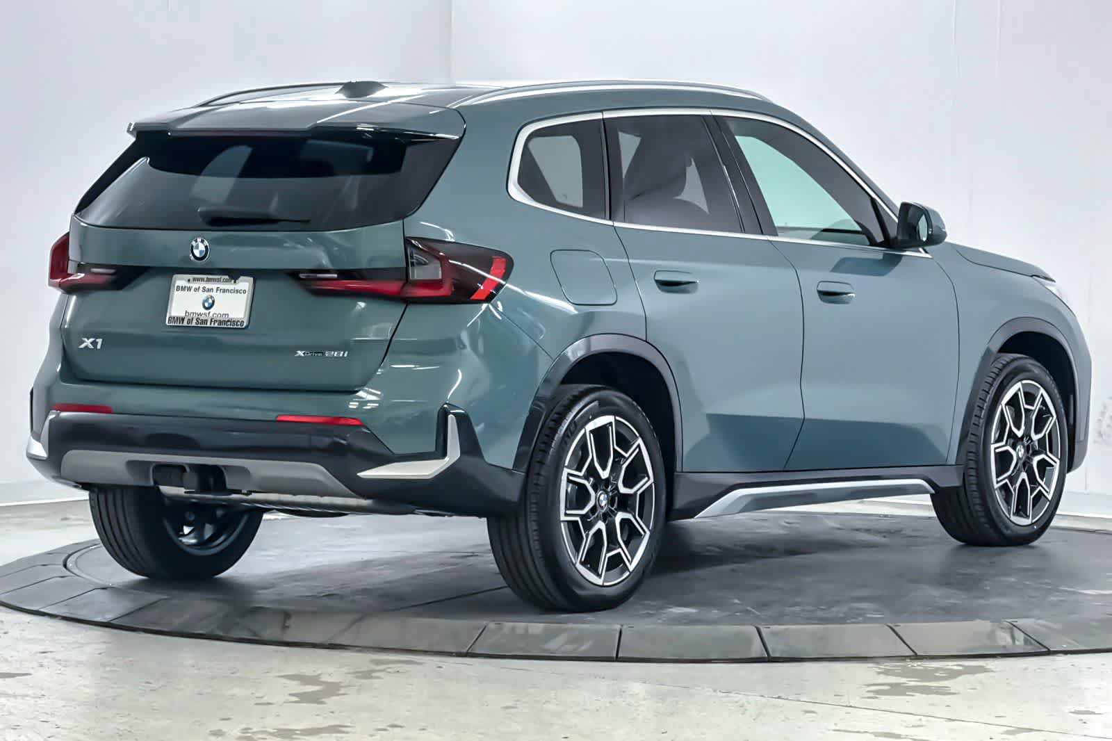 New 2026 BMW X1 xDrive28i w/ Convenience Package AWD/4WD image 2