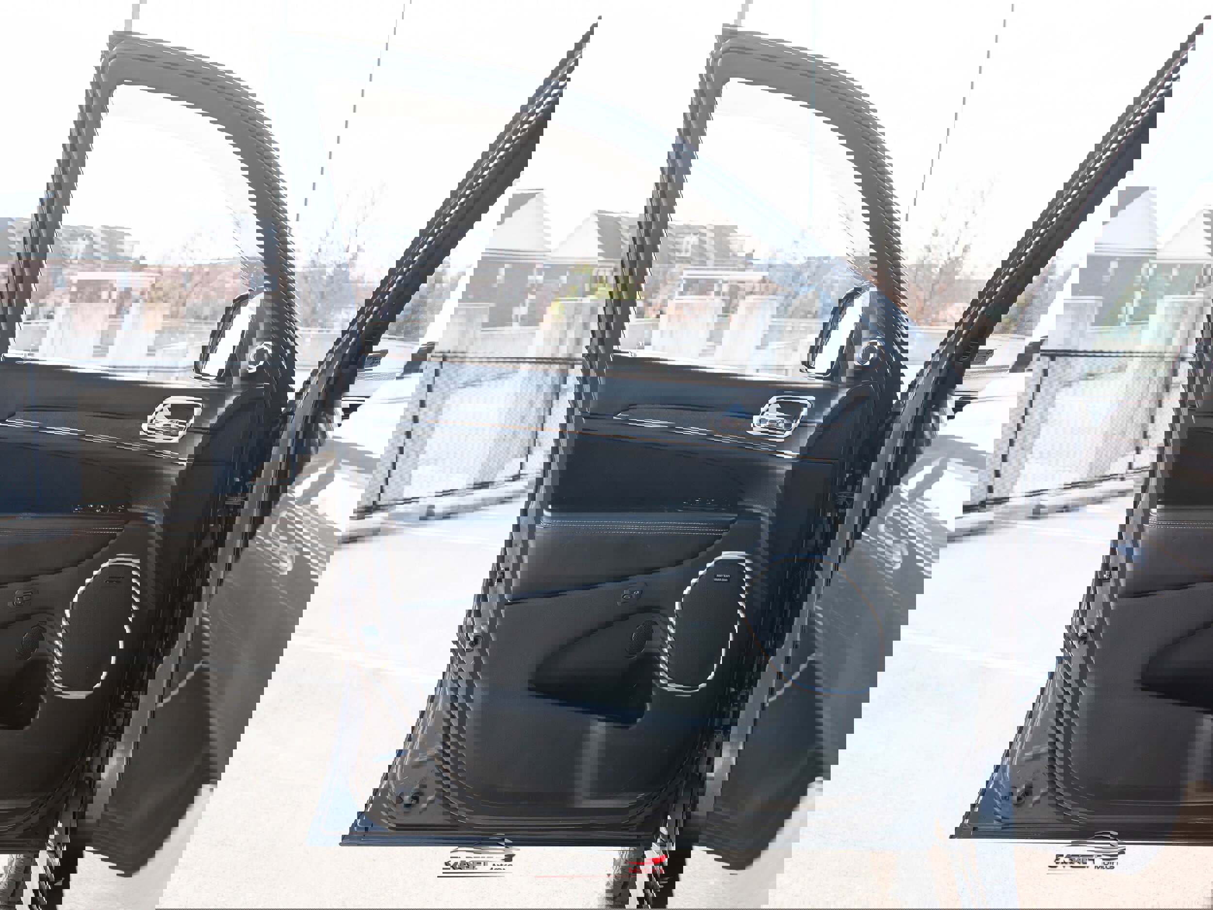 Used 2016 Jeep Grand Cherokee SRT image 41