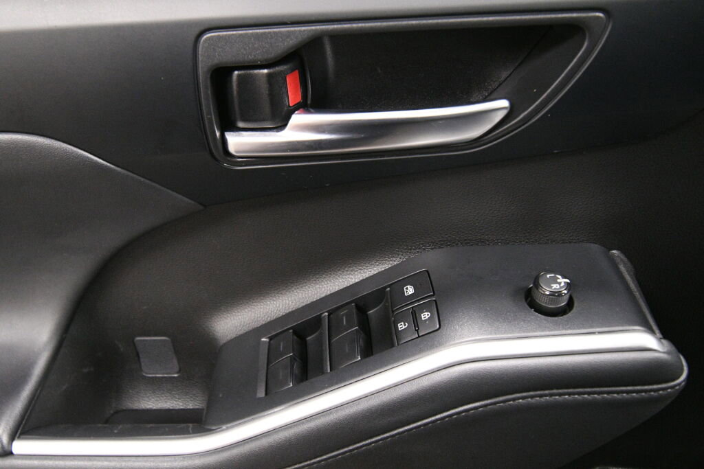 Used 2022 Toyota Highlander XSE image 11