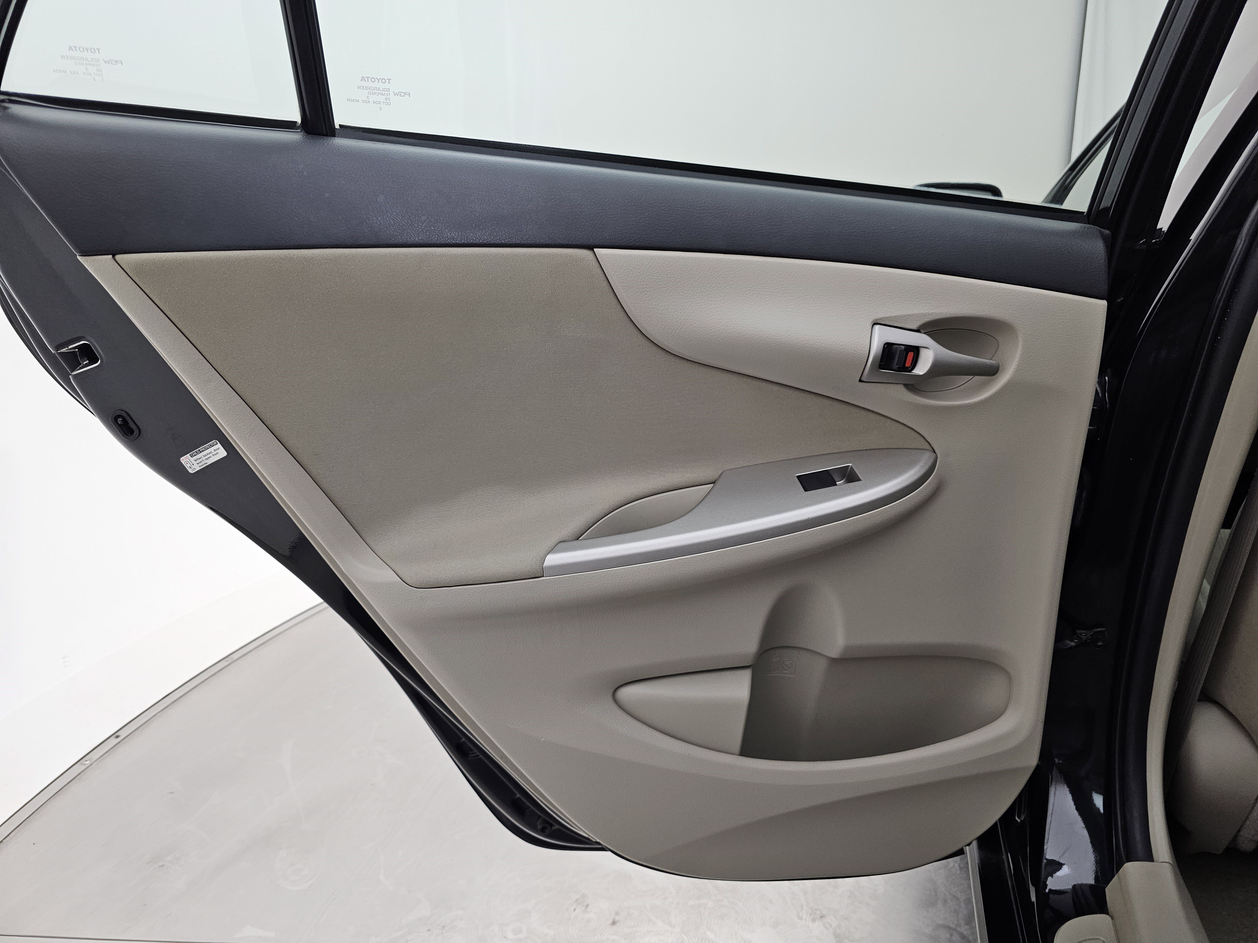 Used 2013 Toyota Corolla LE image 25