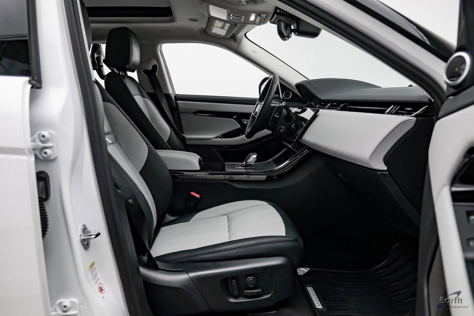 Used 2024 Land Rover Range Rover Evoque Dynamic SE image 44