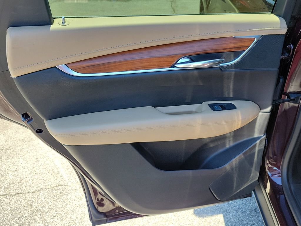 Used 2017 Cadillac XT5 Platinum w/ Driver Assist Package image 11