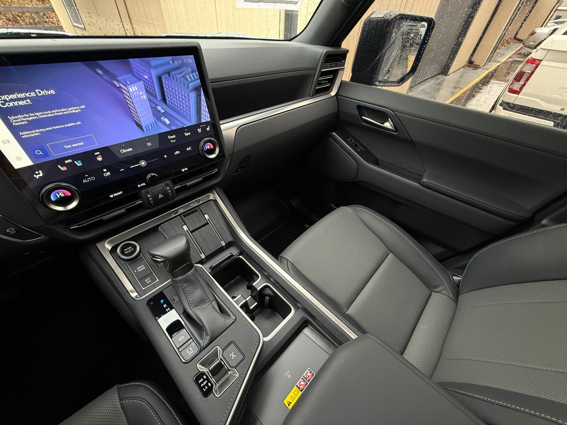 Used 2025 Lexus GX 550 w/ Accessory Package (2T) AWD/4WD image 33