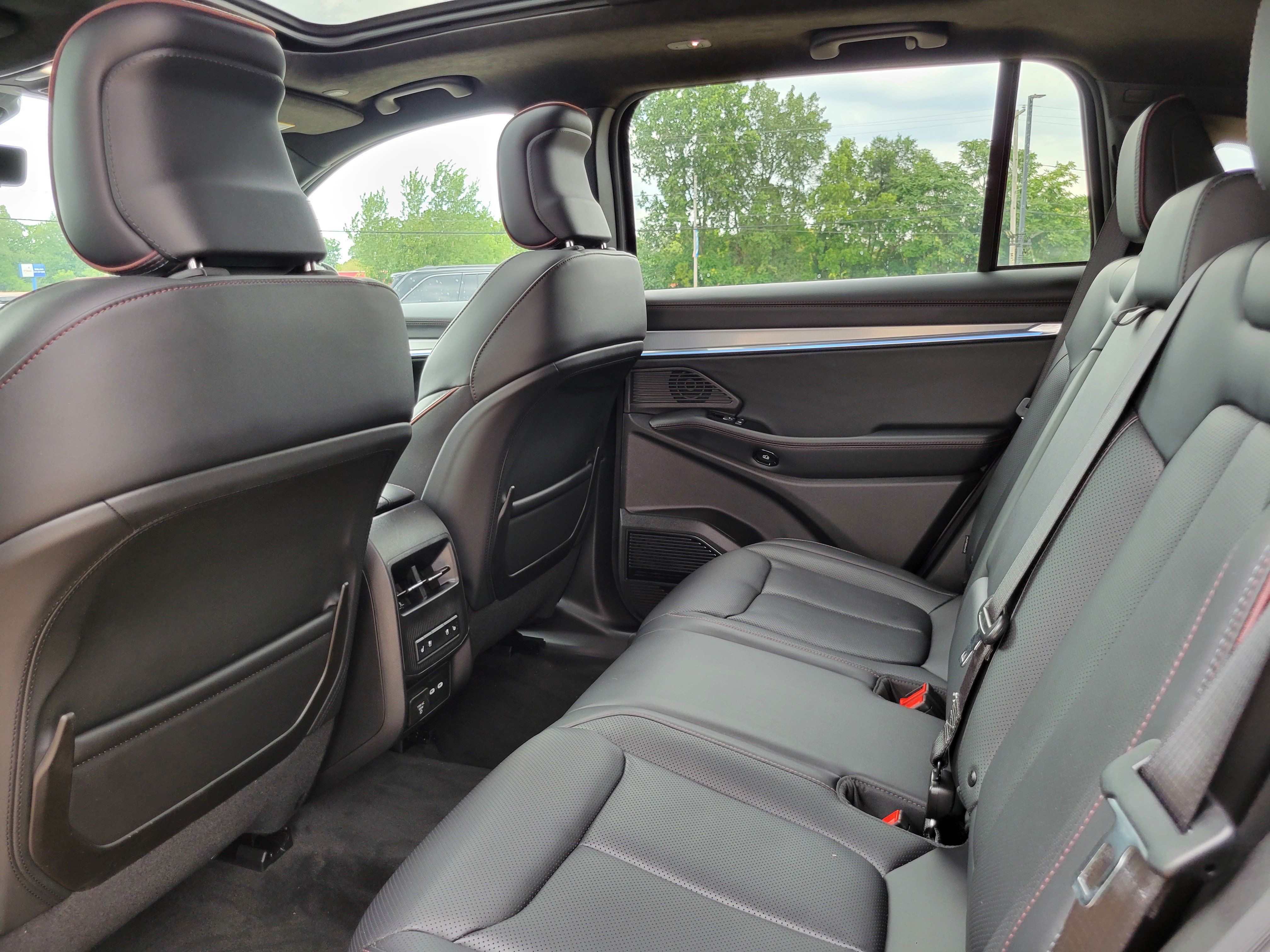 Used 2024 Jeep Wagoneer Launch Edition AWD/4WD image 20