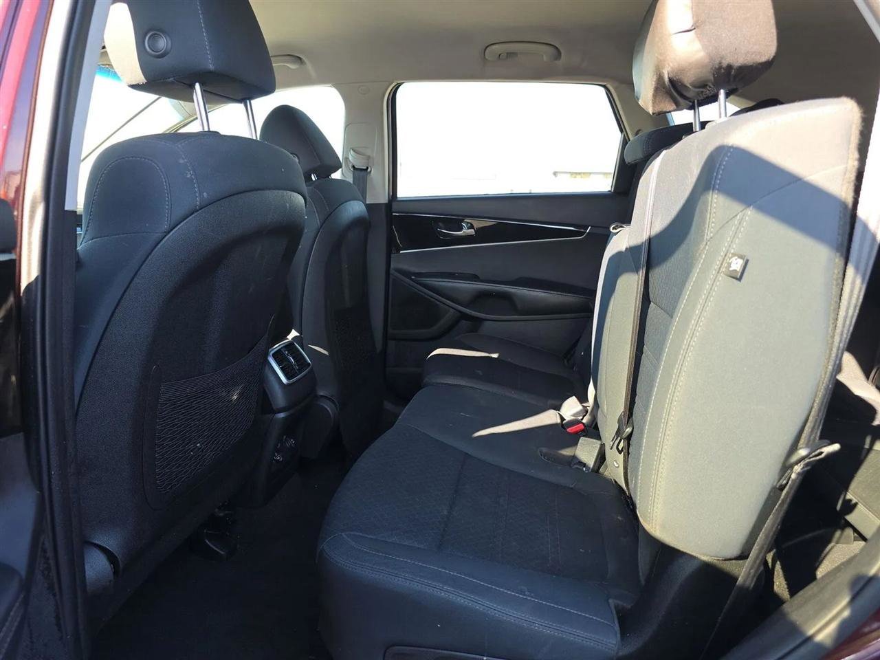 Used 2020 Kia Sorento LX image 18