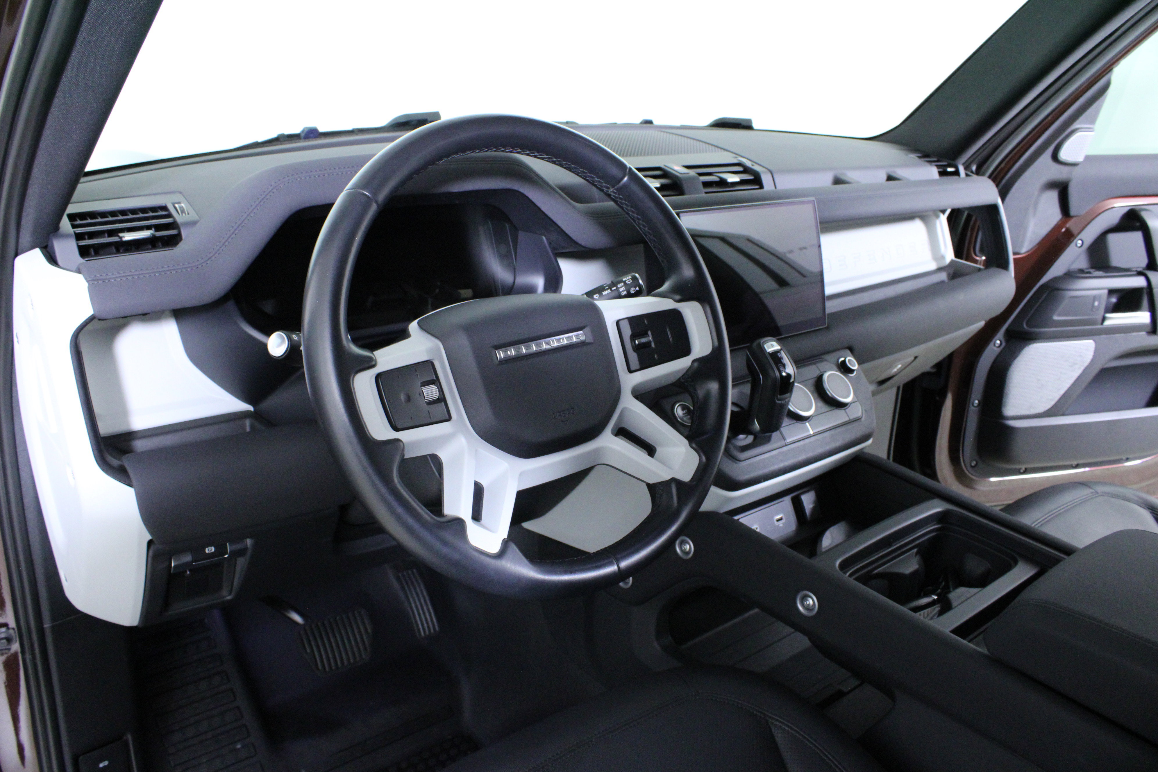 Used 2023 Land Rover Defender 130 S image 19