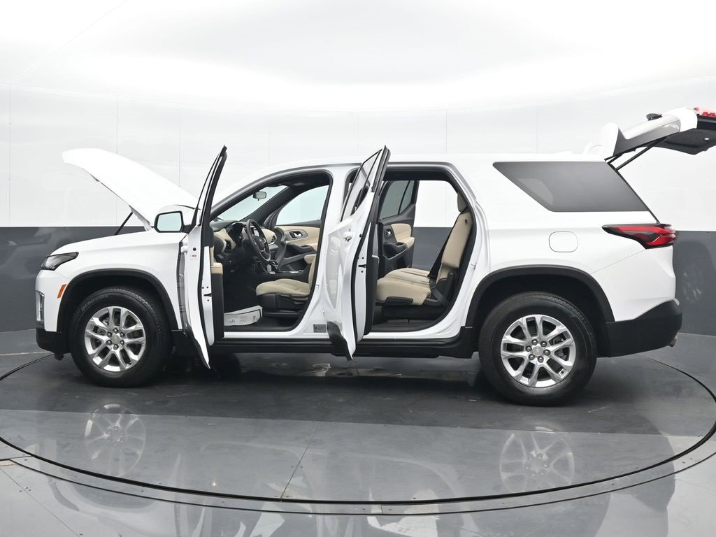 Used 2023 Chevrolet Traverse LS image 27