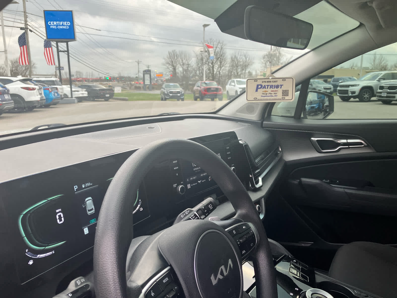 Used 2023 Kia Sportage LX image 9