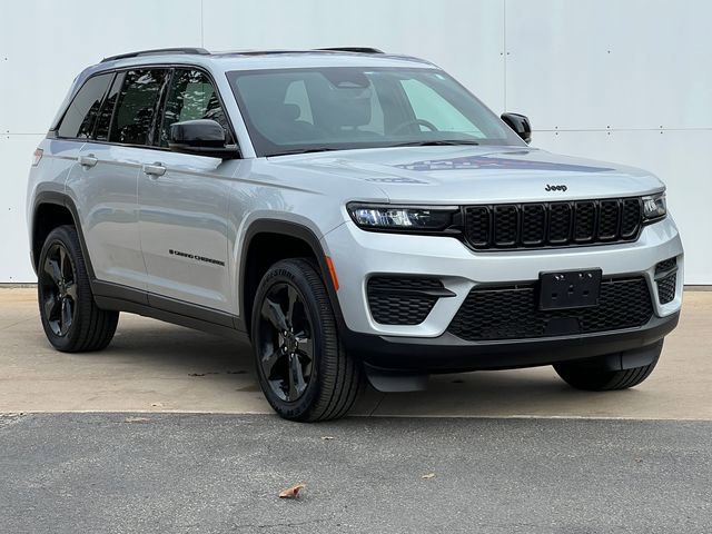 Used 2024 Jeep Grand Cherokee Altitude