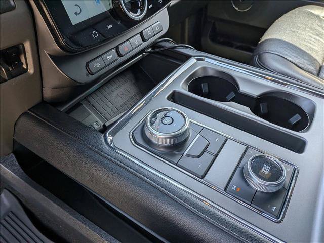 Used 2020 Ford Expedition XLT w/ Equipment Group 202A AWD/4WD image 12