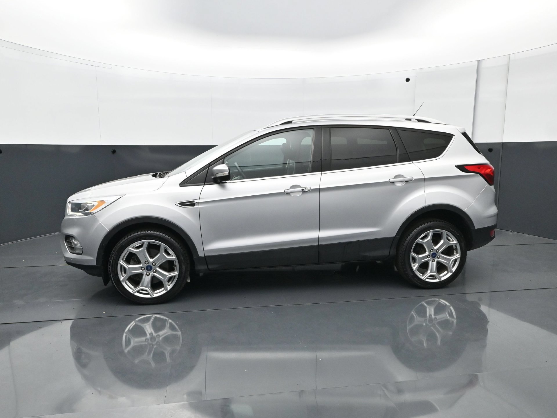 Used 2019 Ford Escape Titanium w/ U9j03 - Titanium Tow Package AWD/4WD image 3