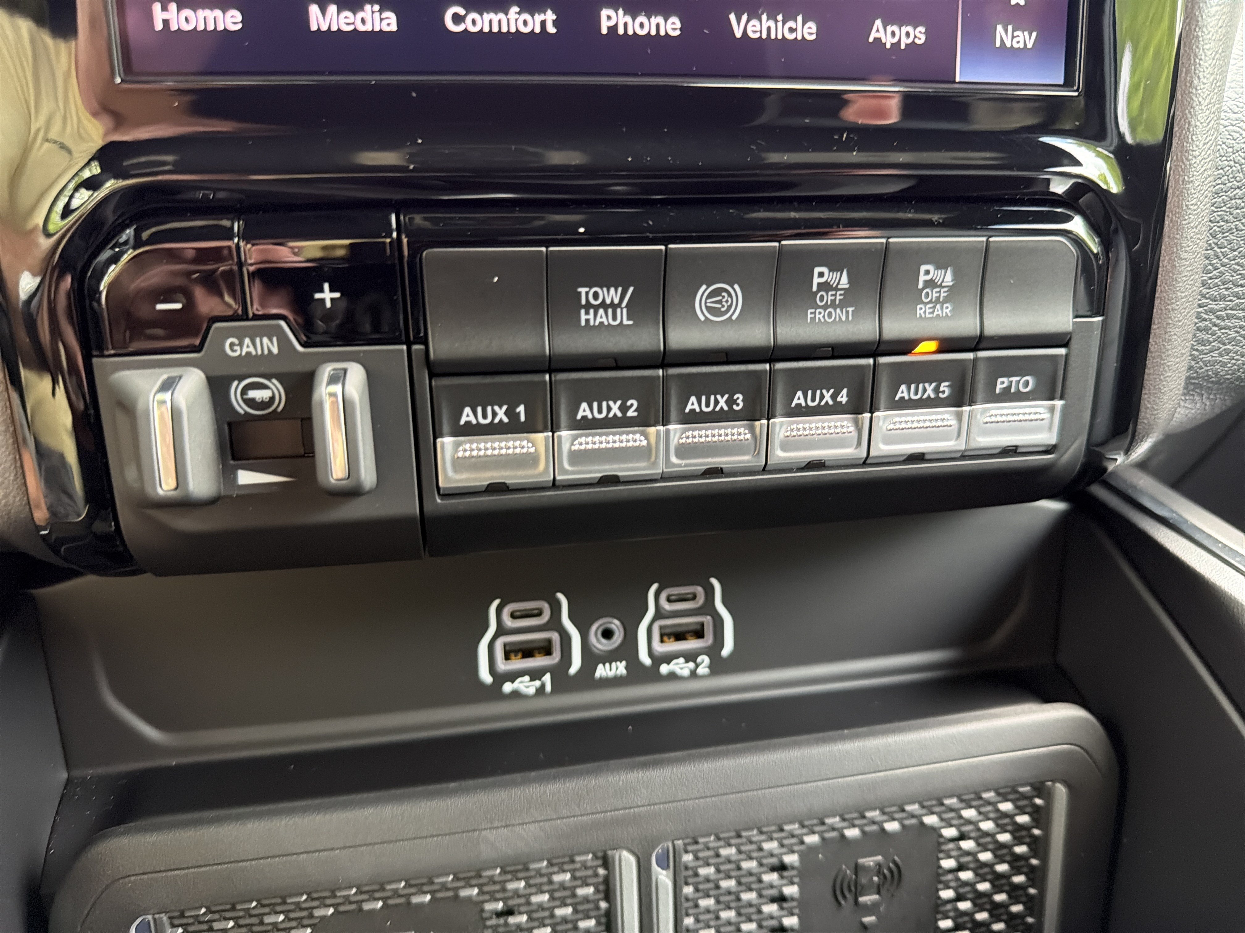 New 2026 RAM 4500 4x4 Crew Cab DRW w/ Laramie Trim Package image 29