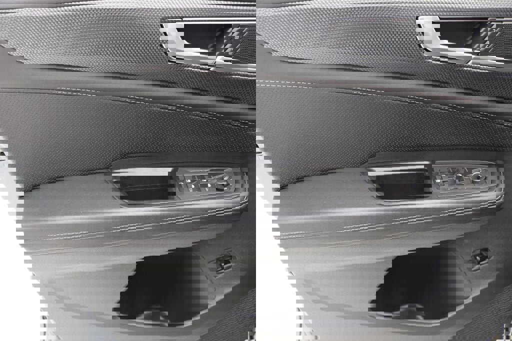 Used 2024 Volkswagen Atlas Cross Sport SEL R-Line image 16