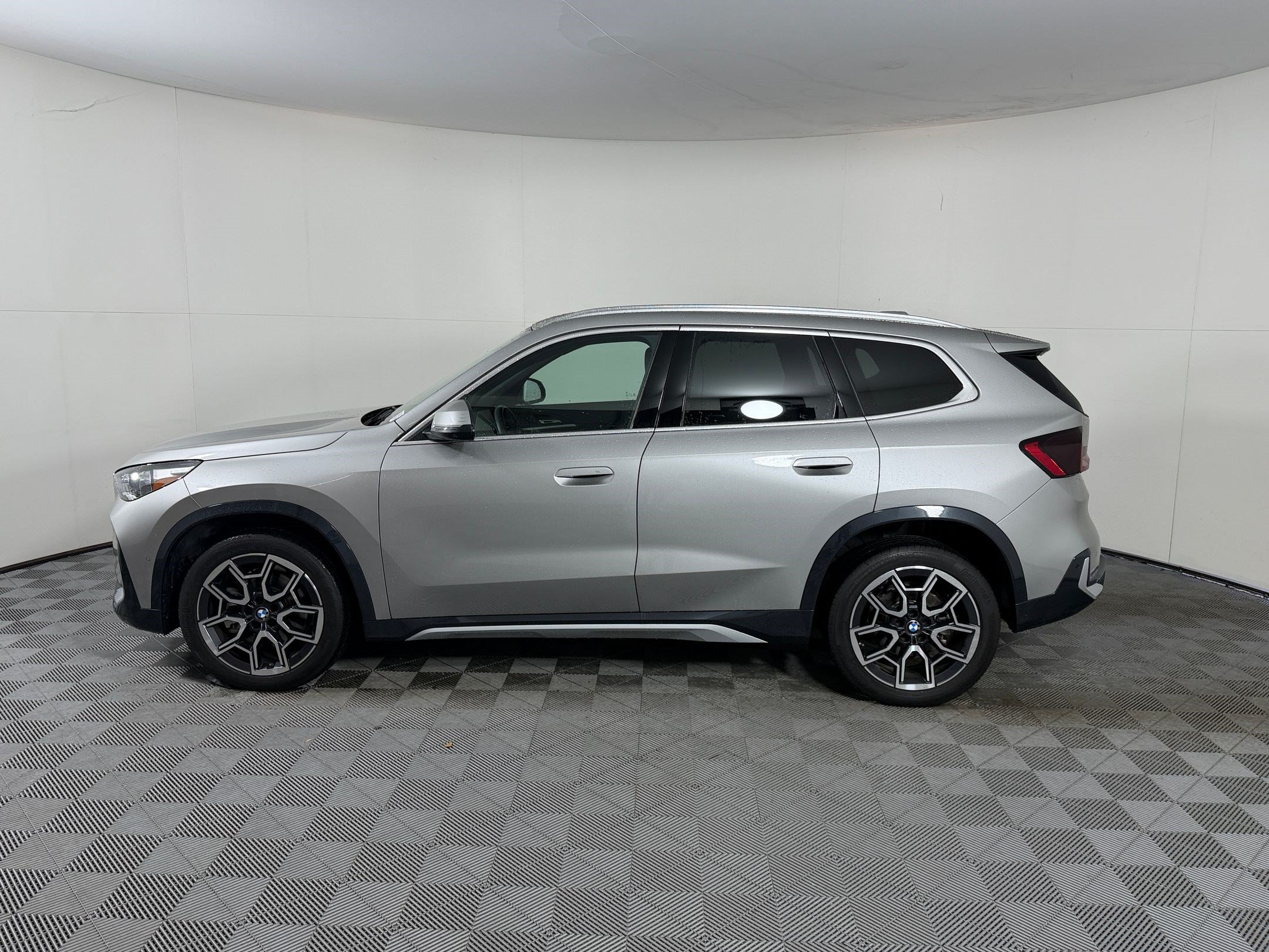 Used 2026 BMW X1 xDrive28i AWD/4WD image 2