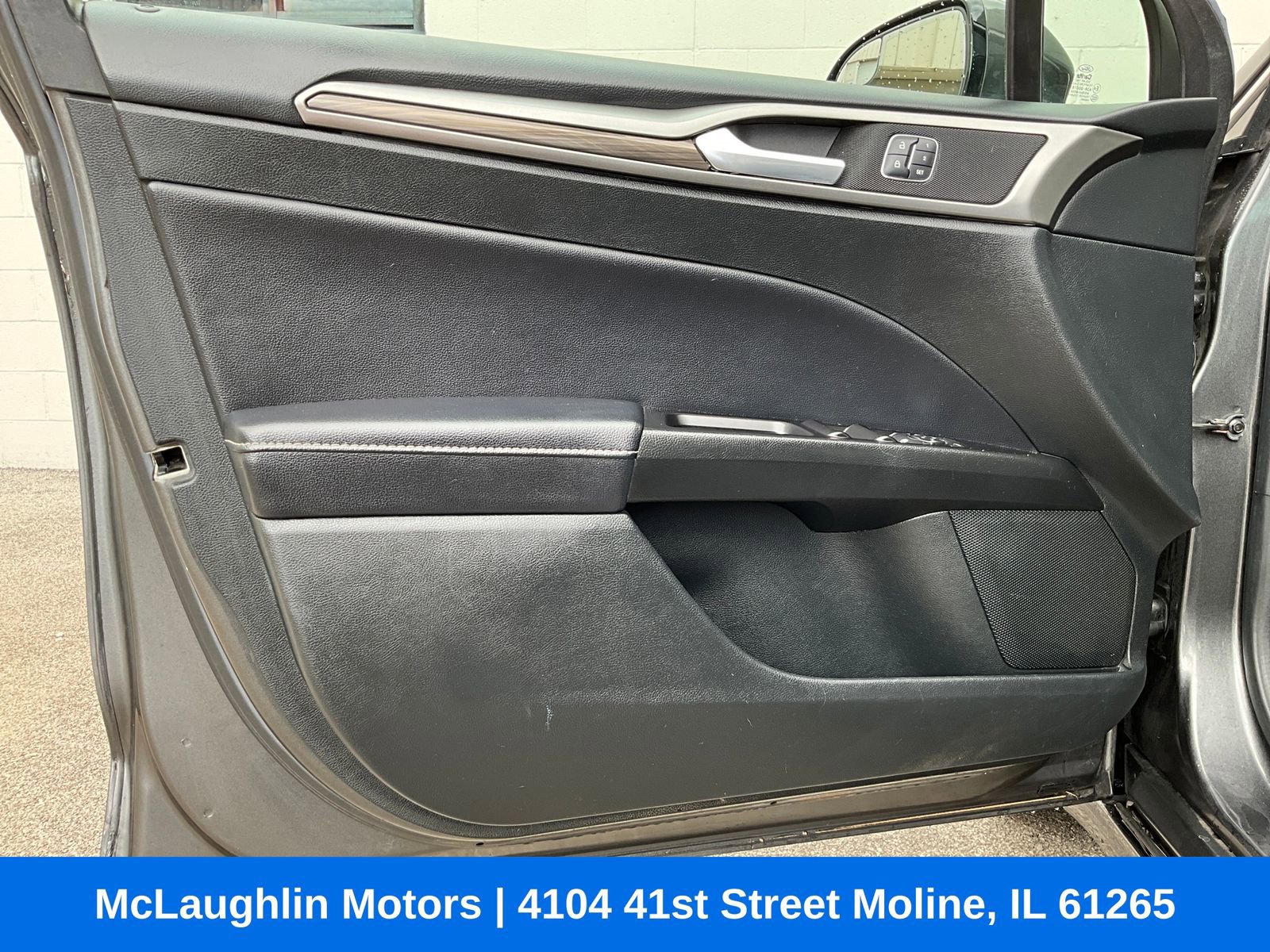 Used 2017 Ford Fusion SE w/ Fusion SE Technology Package FWD image 23