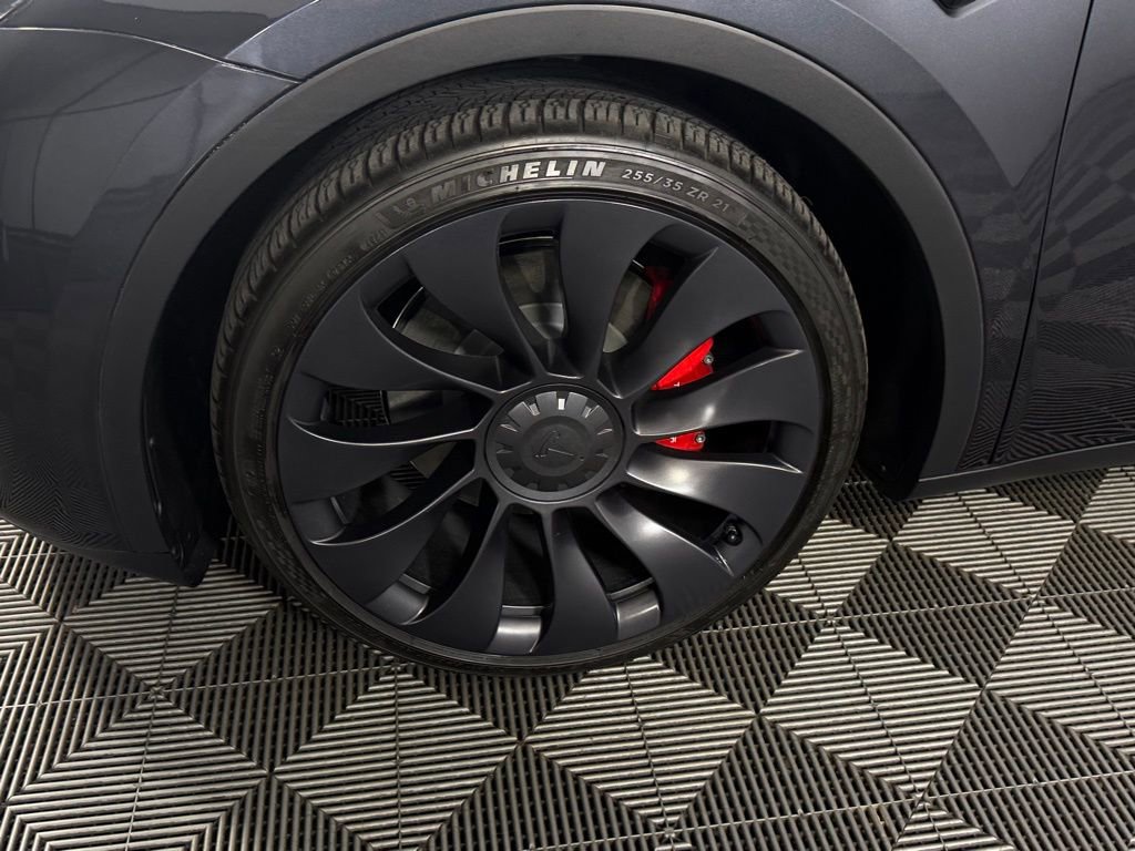Used 2024 Tesla Model Y Performance image 10