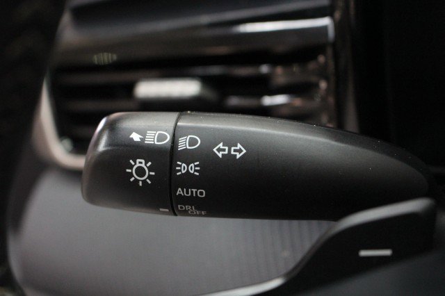 Used 2025 Toyota Camry SE w/ Convenience Package image 12