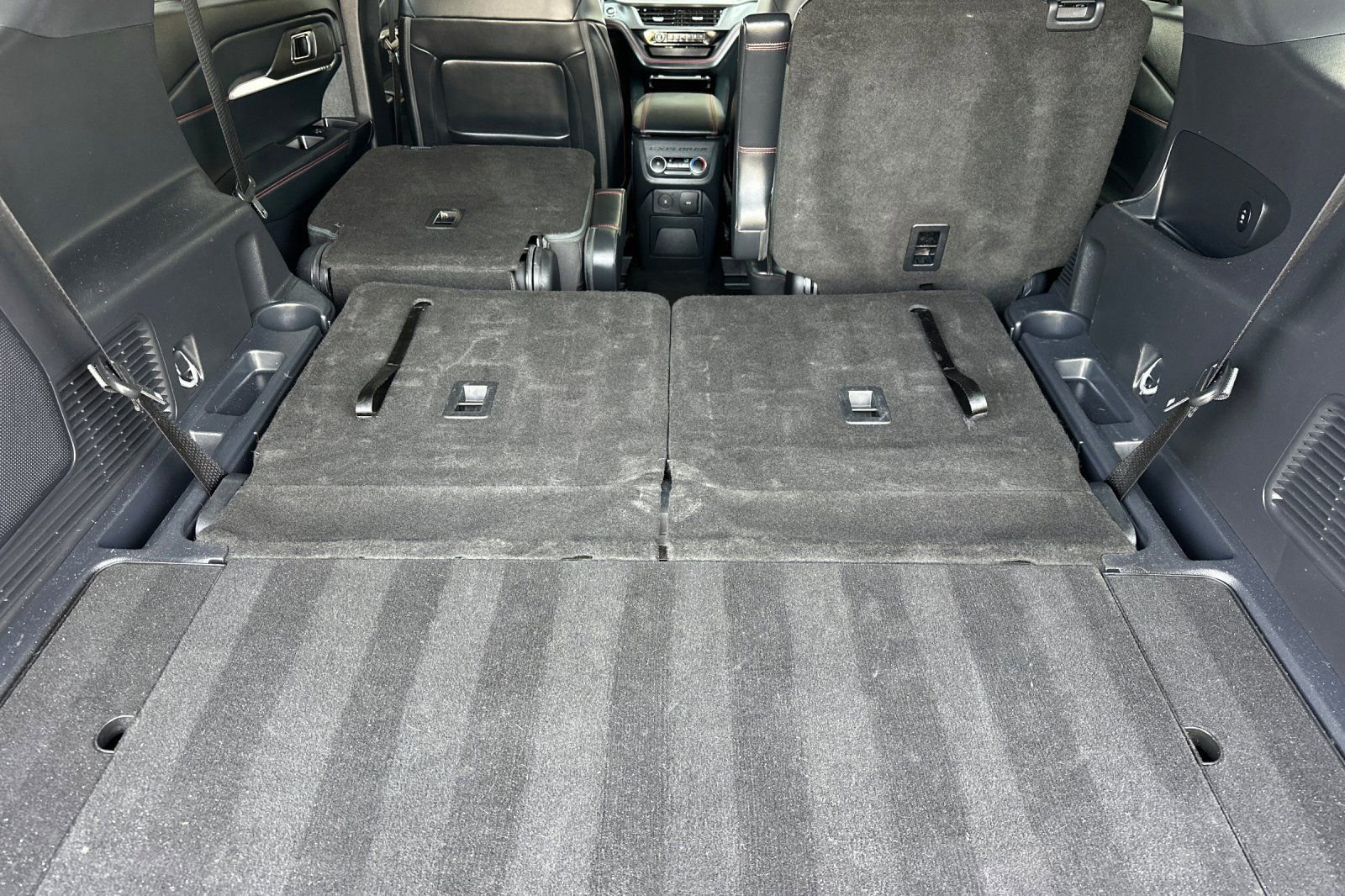 Used 2025 Ford Explorer ST-Line image 14