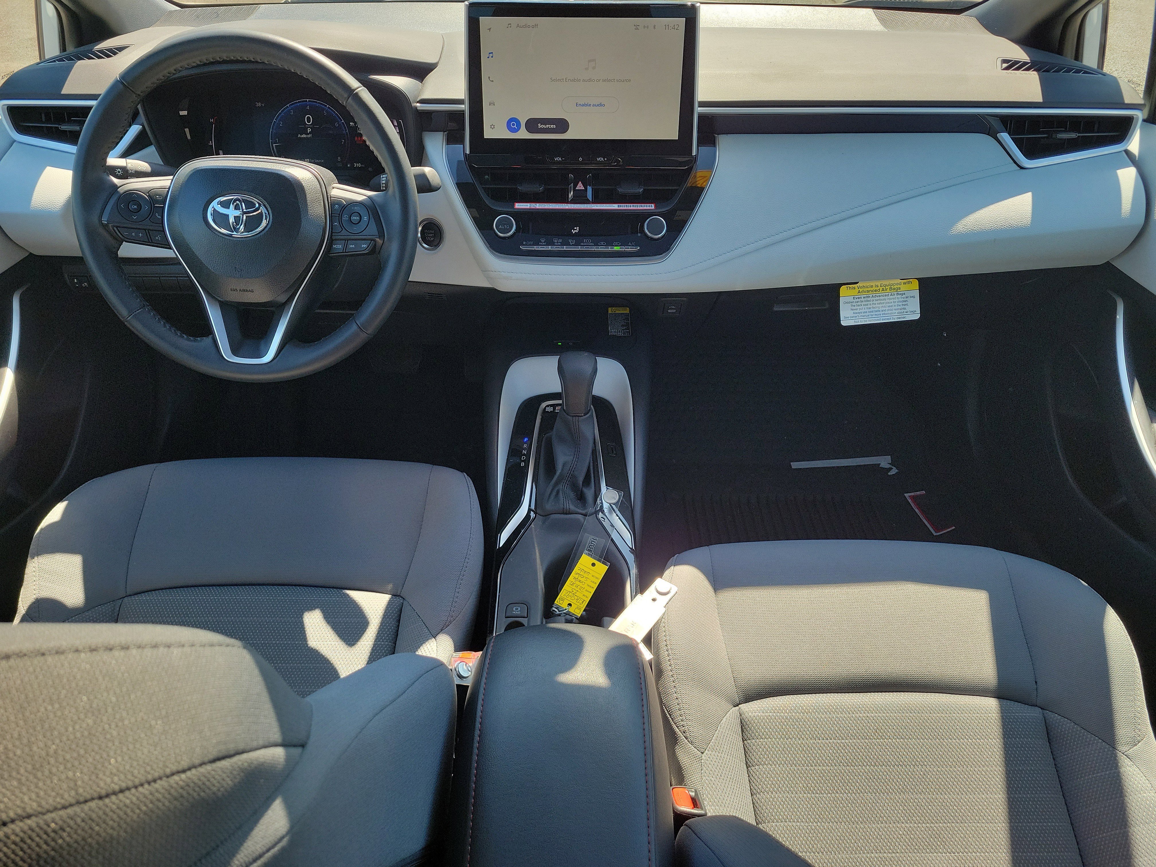 Used 2025 Toyota Corolla SE w/ SE Premium Package image 12