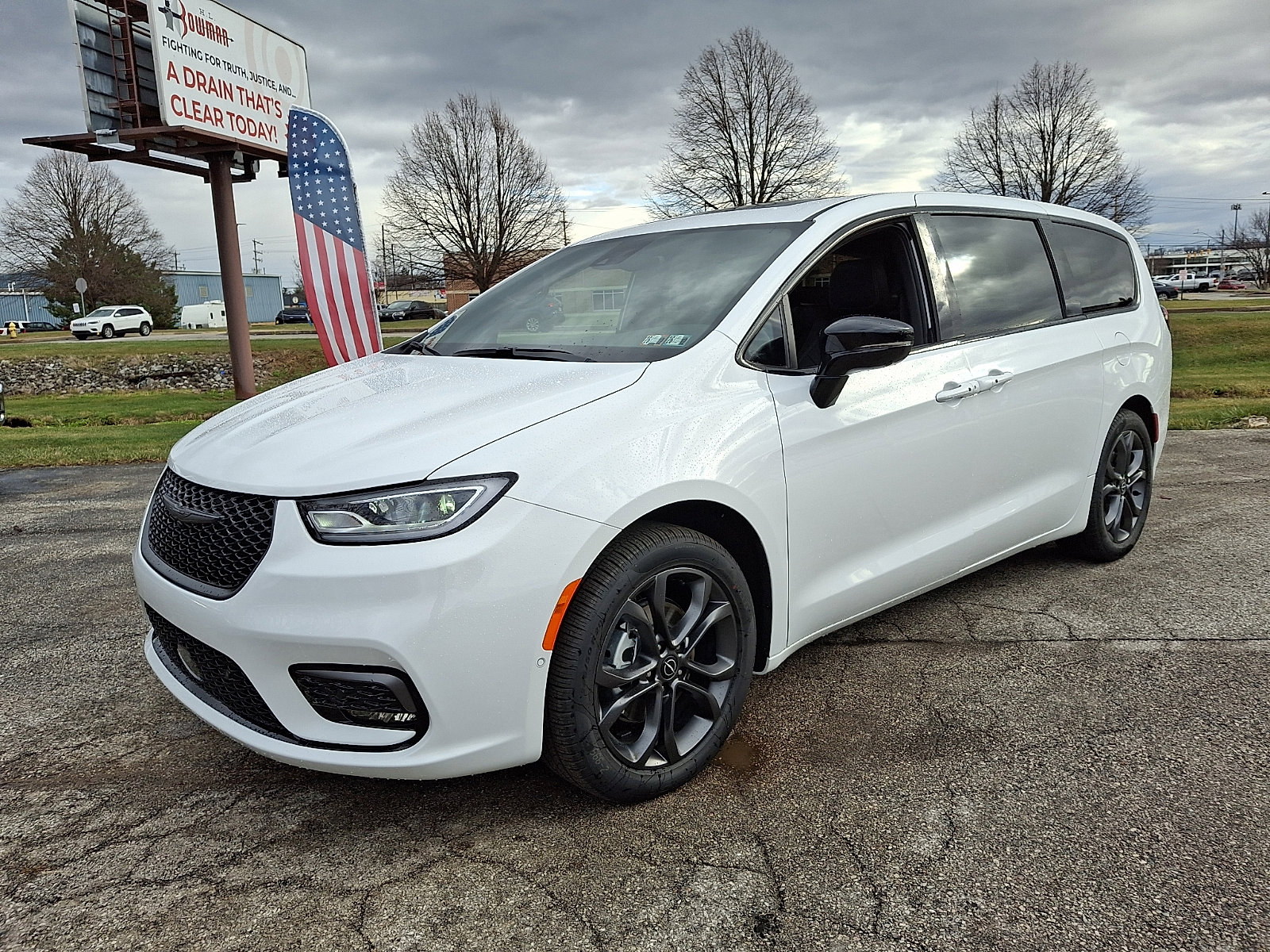 New 2026 Chrysler Pacifica Select image 4